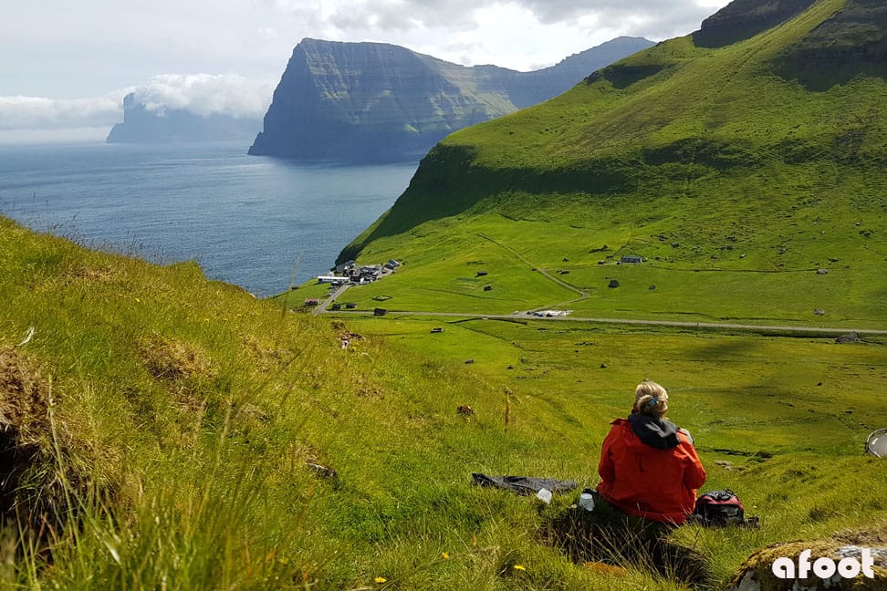 Kalsoy byder på hjemmebag og en dame af bronze