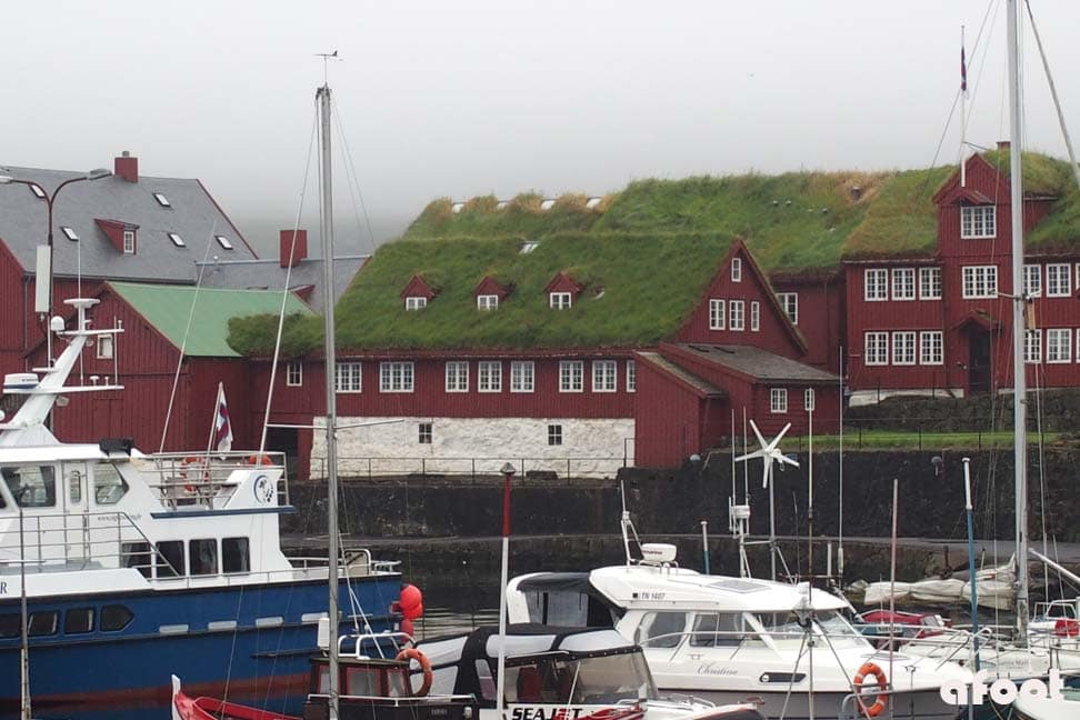 Konni, kunst og kædedans